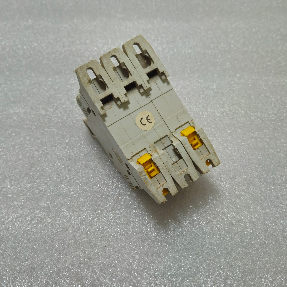 LEGRAND 21404 3-POLE CIRCUIT BREAKER 25A