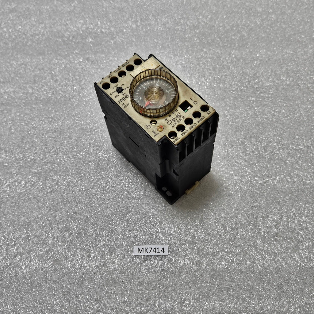 SIEMENS 7PR4140-6PM01  ON DELAY TIME RELAY