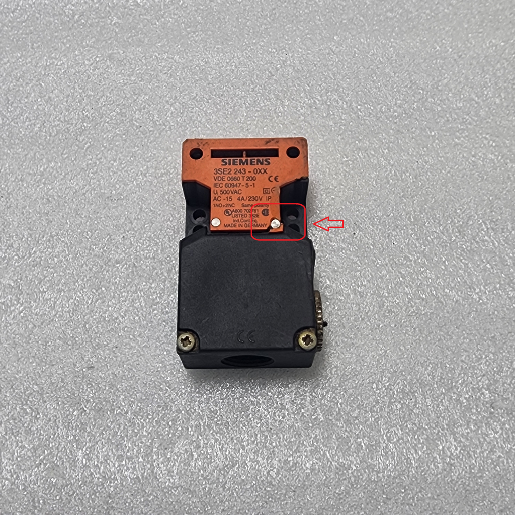 SIEMENS 3SE2 243-0XX SAFETY POSITION SWITCH