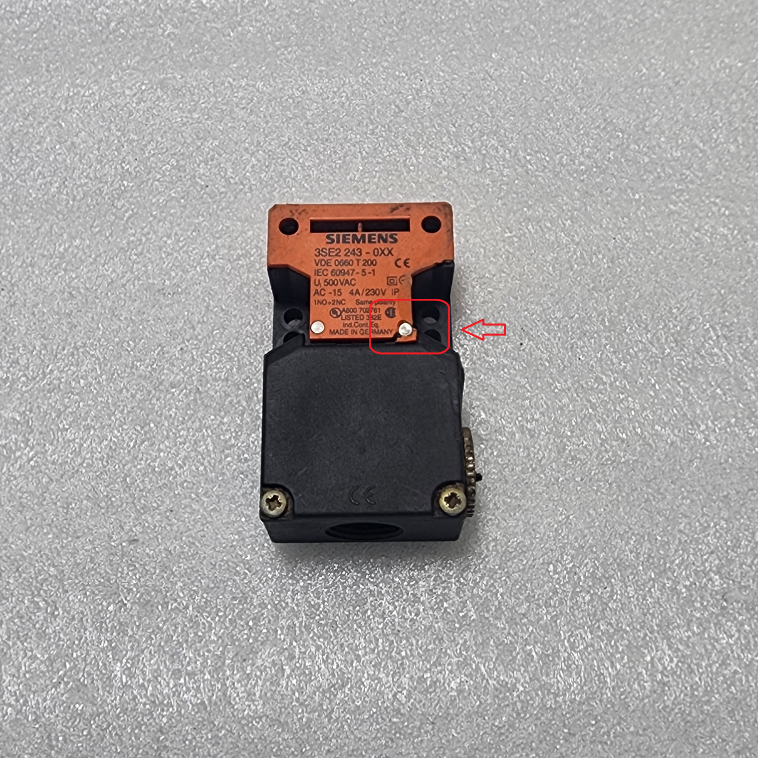 SIEMENS 3SE2 243-0XX SAFETY POSITION SWITCH
