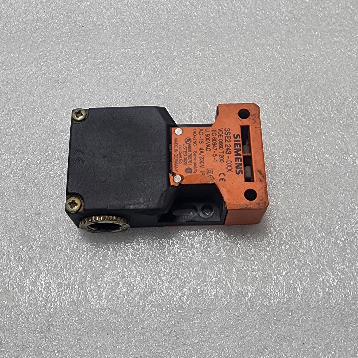 SIEMENS 3SE2 243-0XX SAFETY POSITION SWITCH