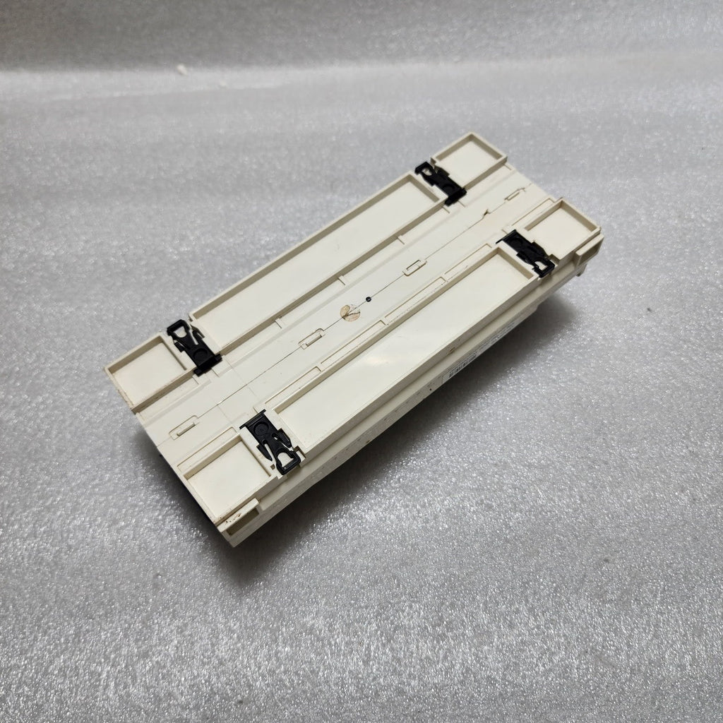 CLIPSAL L5512RVF 12-CHANNEL VOLTAGE FREE RELAY