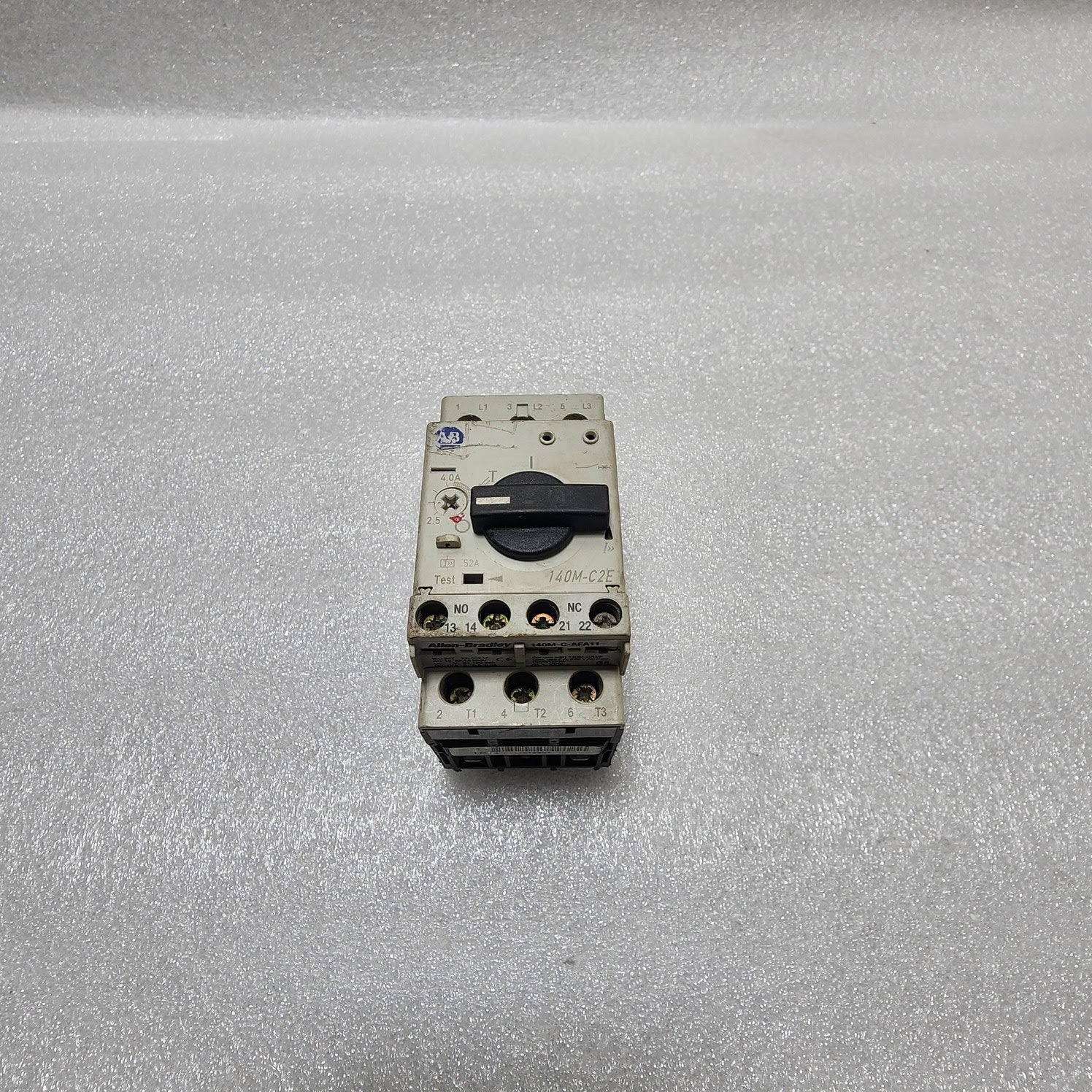 ALLEN BRADLEY CAT 140M-C2E-B40 SER B CIRCUIT BREAKER