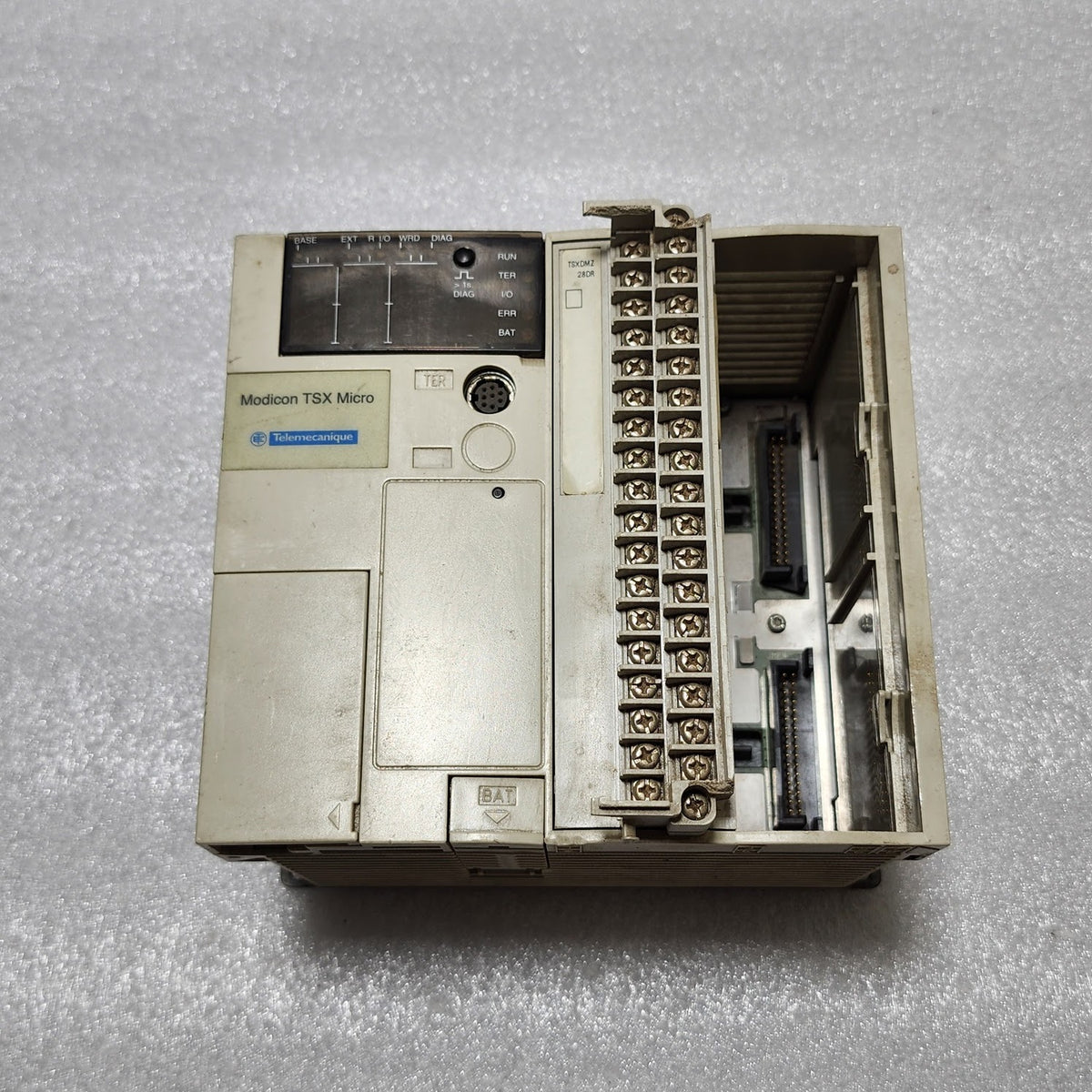 TSX 3705 AC PLC TSX3705001 I/O  TSXDMZ28DR