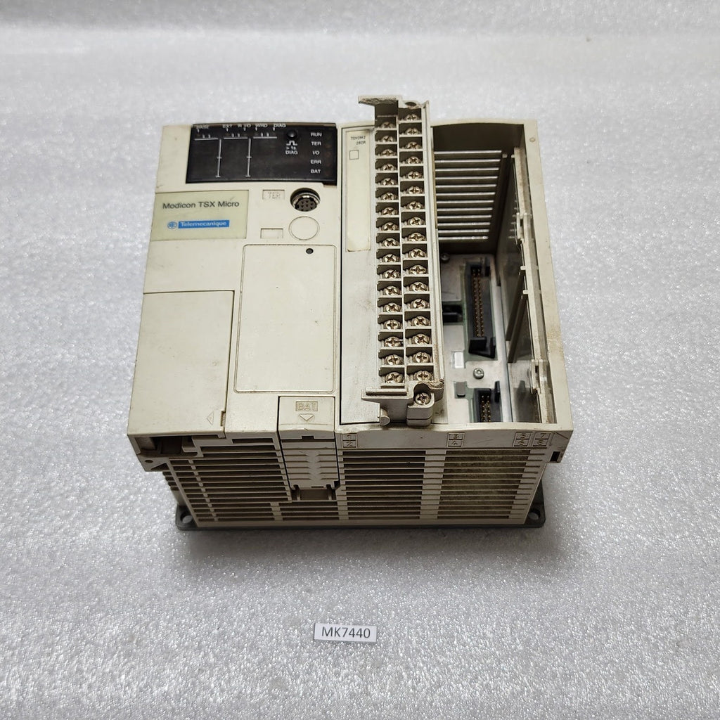 TSX 3705 AC PLC TSX3705001 I/O  TSXDMZ28DR
