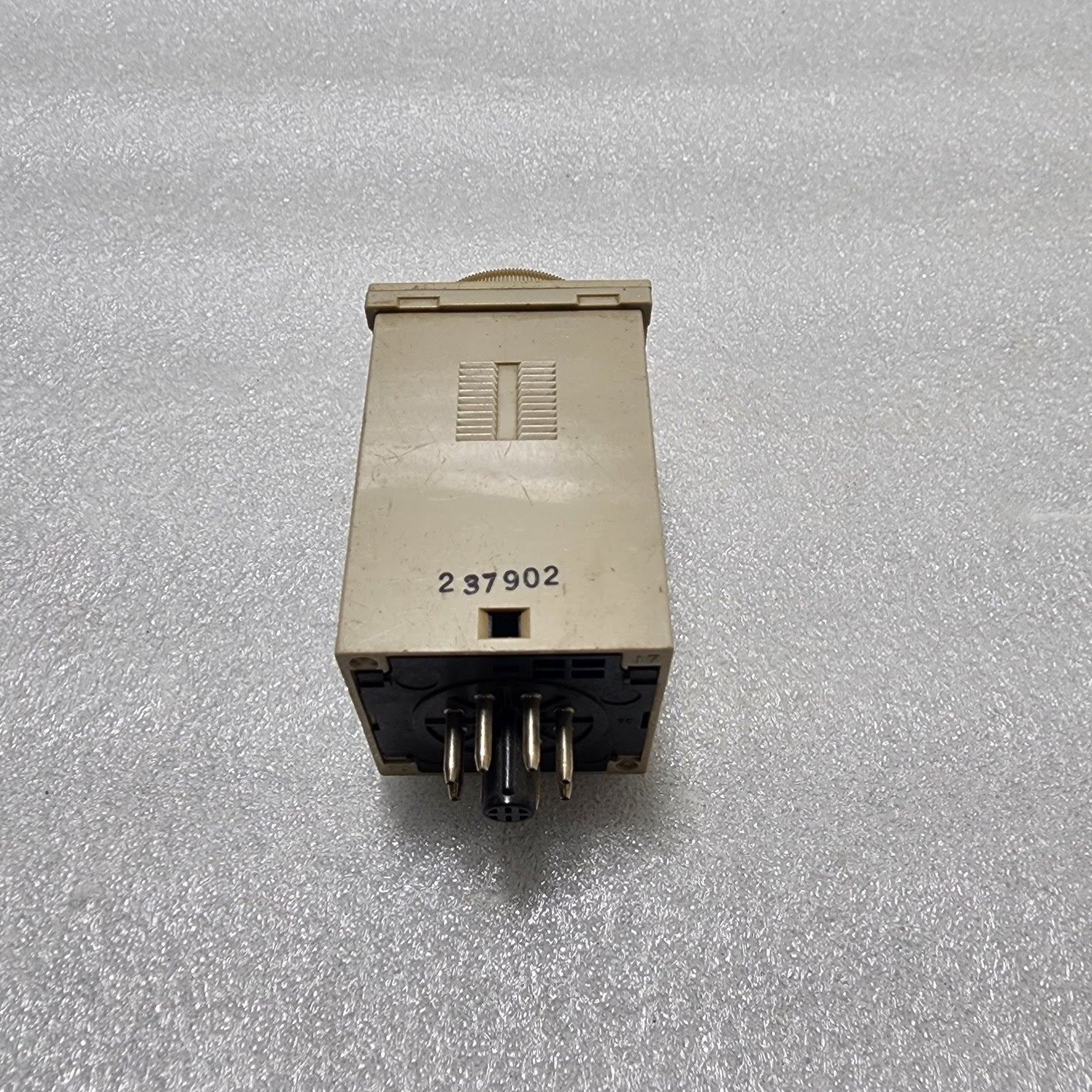 OMRON H3CR-H8L MULTIFUNCTION-TIMER 24VAC/DC LOT OF 3 UNIT