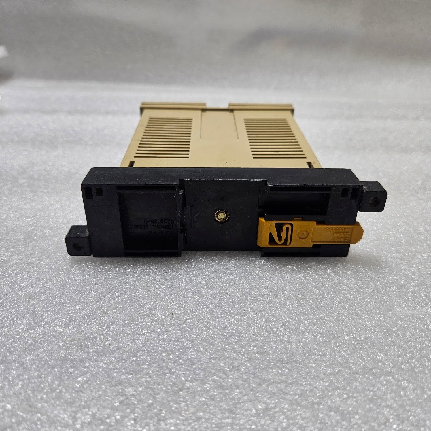 OMRON 3G2A3-ID411 I/O DEVICE 12-48VDC