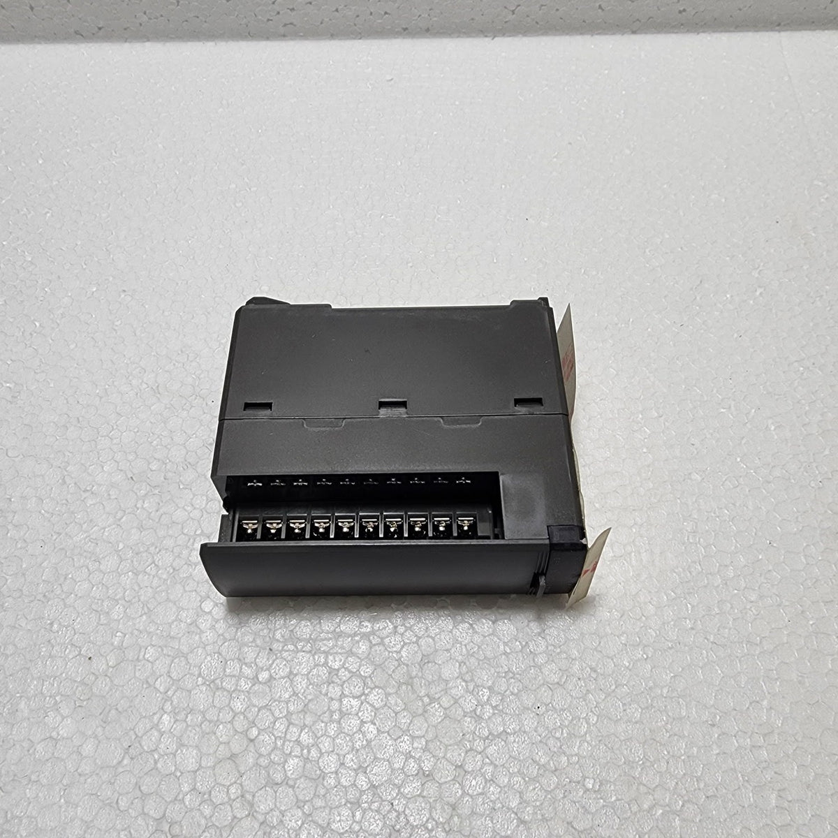 FUJI ELECTRIC NP1Y16R-08 DIGITAL OUTPUT MODULE