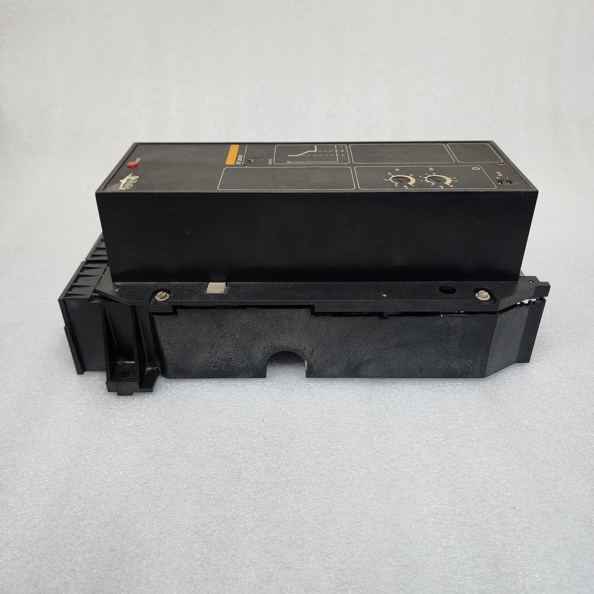 MERLIN GERIN ST208D CIRCUIT BREAKER CONTROL TRIP UNIT 250A 685787