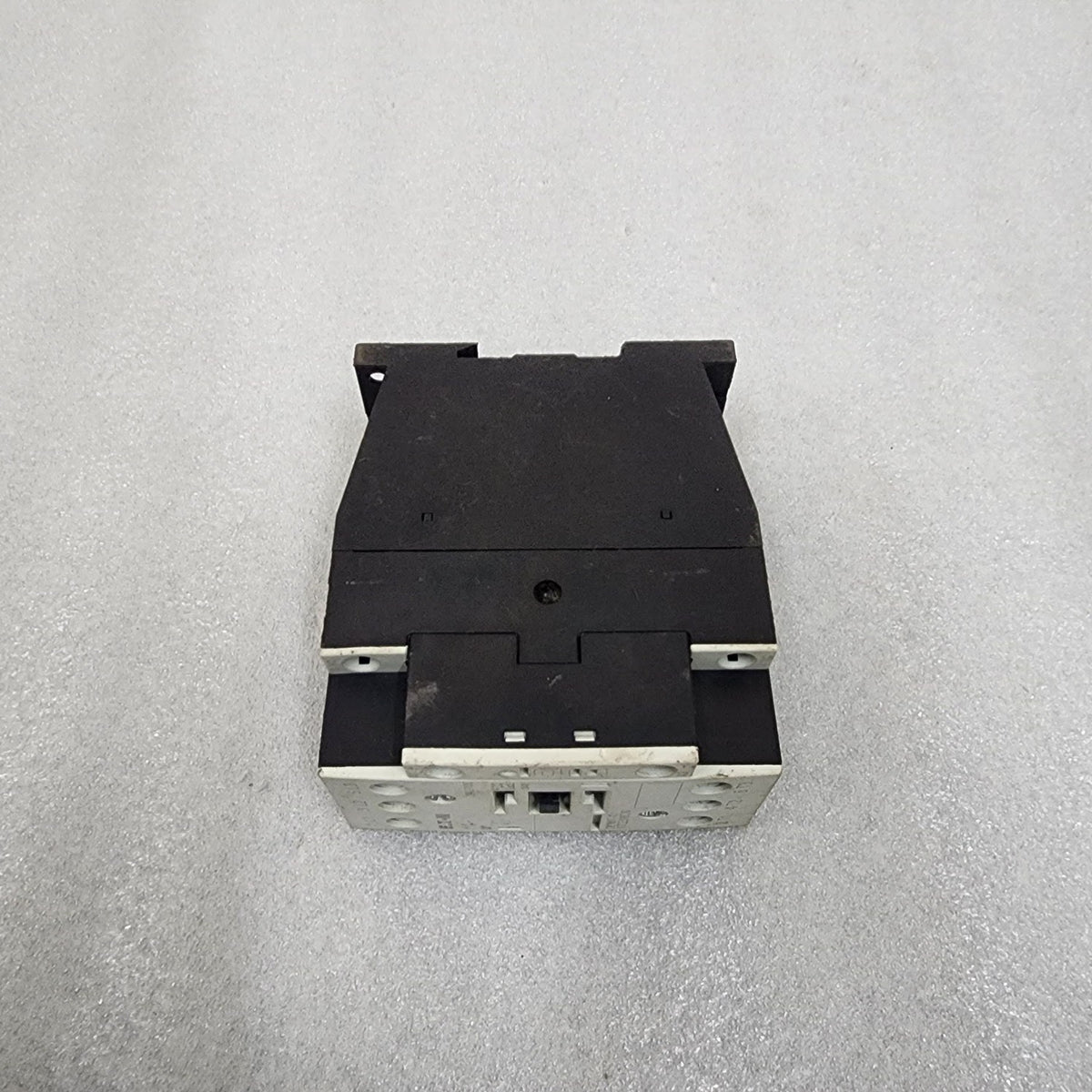 EATON DIL M17-10 3-POLE CONTACTOR XTCE018C10 24-27VDC