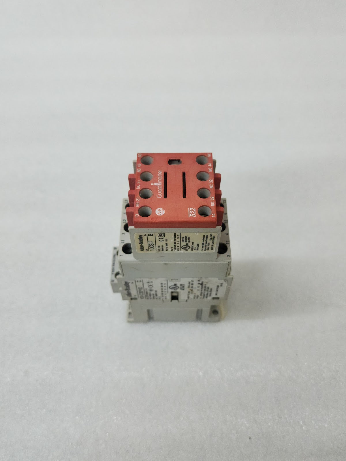 ALLEN BRADLEY CAT 100-C30-00 SER C GUARD MASTER 100S-F 110V