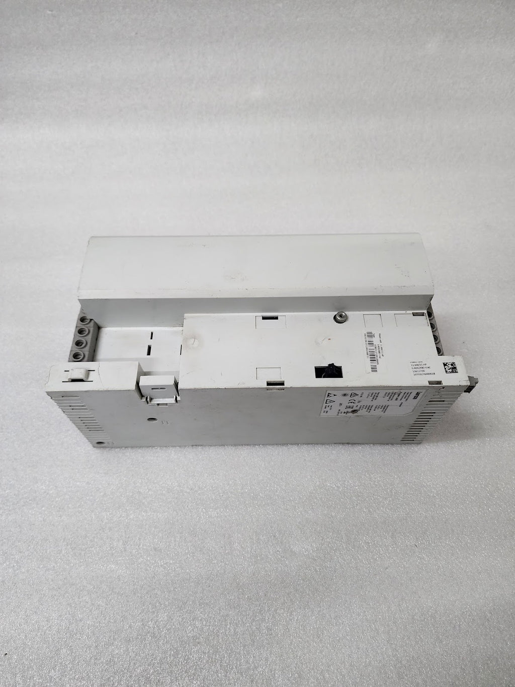 LENZE I5DBE311F10V10000S INVERTER DRIVE 11KW/15HP 0-400/480VAC MADE IN GERMANY