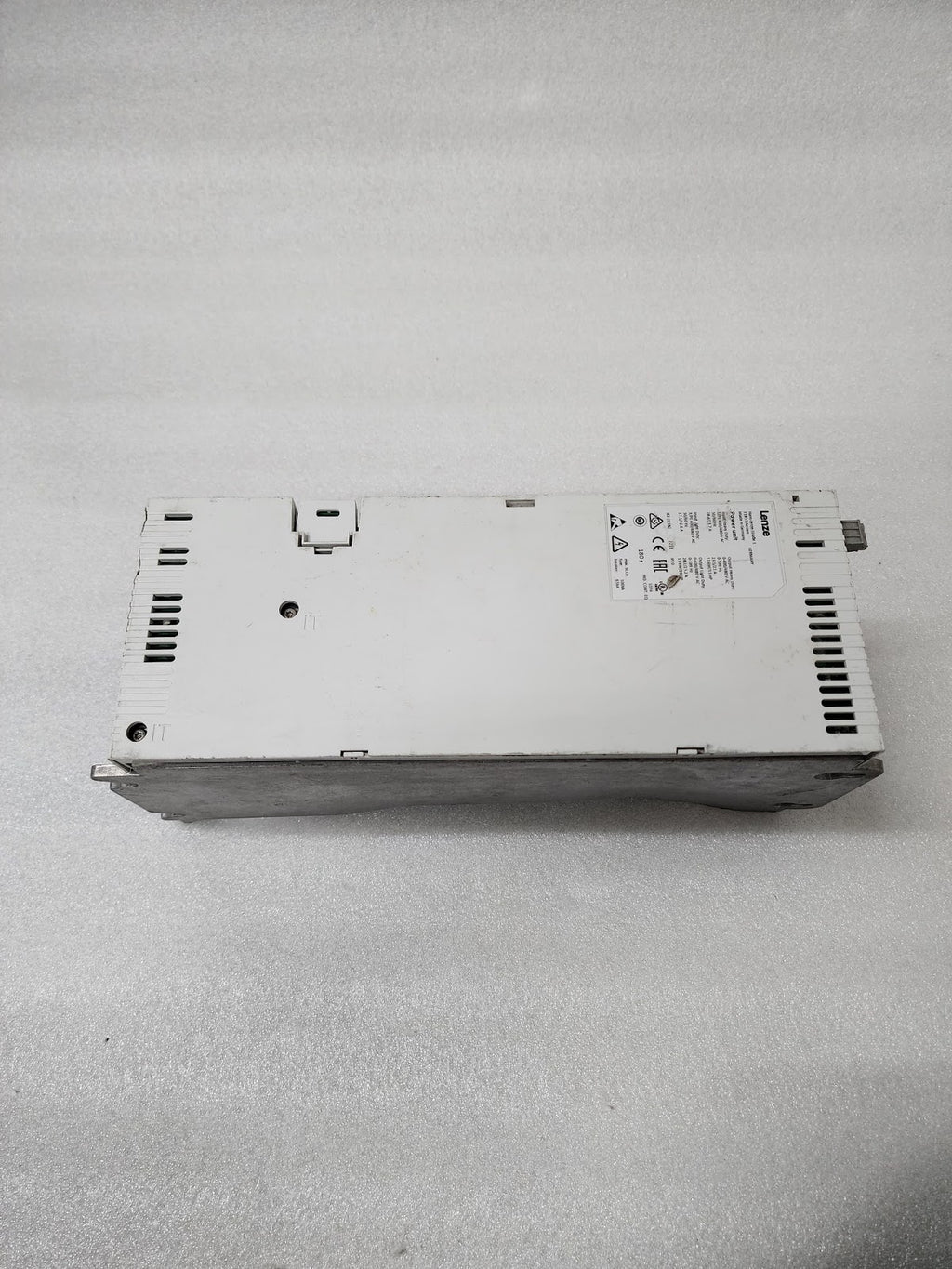 LENZE I5DBE311F10V10000S INVERTER DRIVE 11KW/15HP 0-400/480VAC MADE IN GERMANY