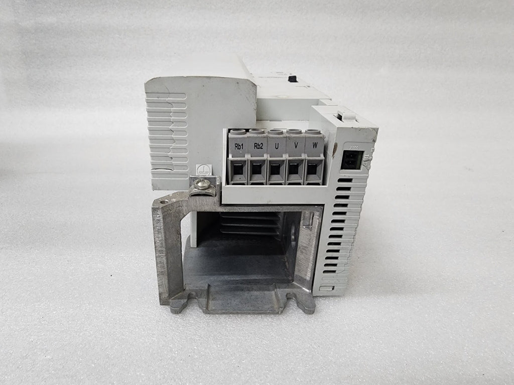 LENZE I5DBE311F10V10000S INVERTER DRIVE 11KW/15HP 0-400/480VAC MADE IN GERMANY