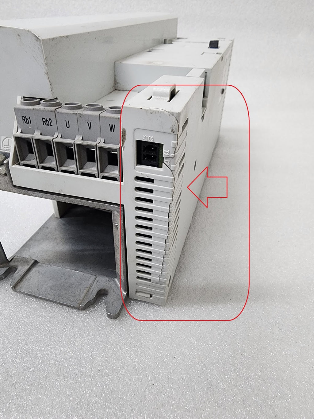 LENZE I5DBE311F10V10000S INVERTER DRIVE 11KW/15HP 0-400/480VAC MADE IN GERMANY