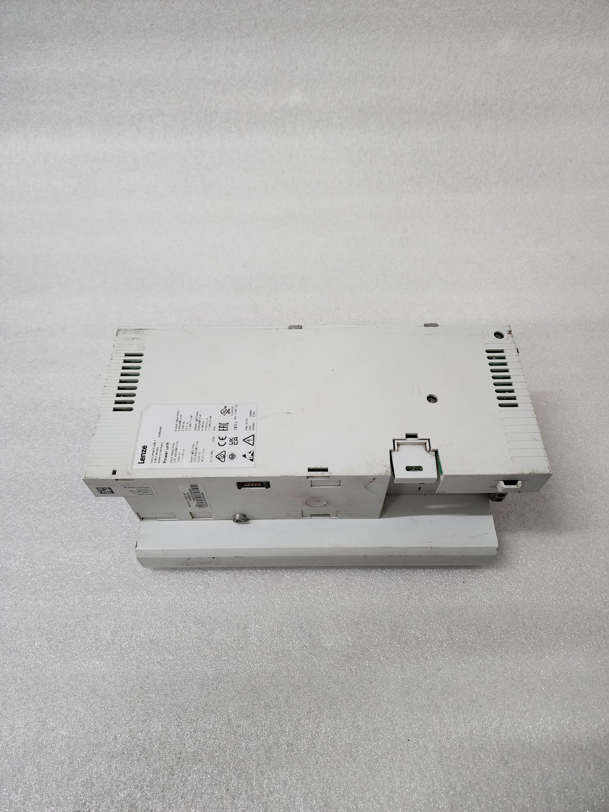 LENZE I5DAE255F10V10000S INVERTER DRIVE 5.5KW/7.5HP 0-400/480VAC MADE IN GERMANY