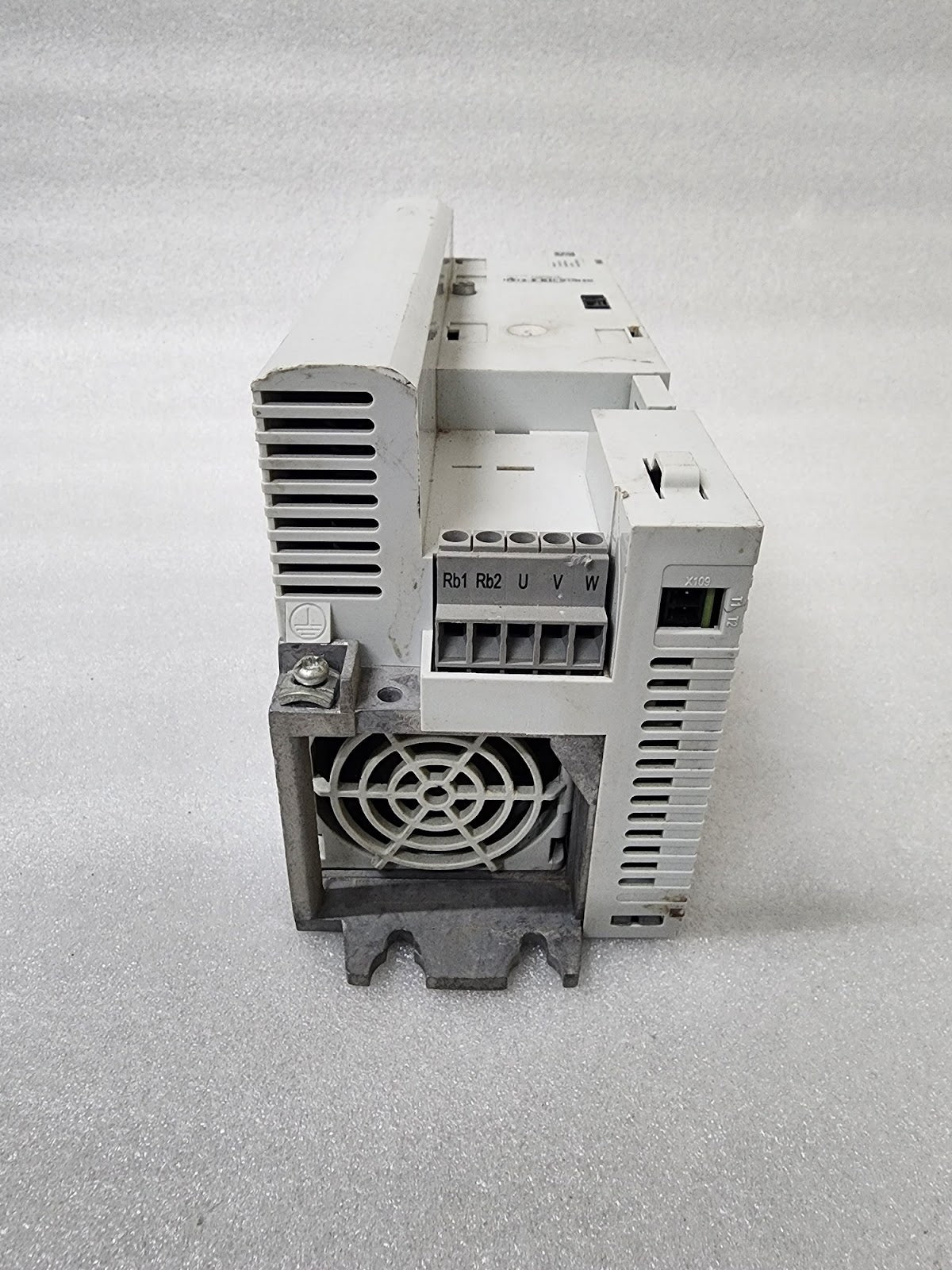 LENZE I5DAE255F10V10000S INVERTER DRIVE 5.5KW/7.5HP 0-400/480VAC MADE IN GERMANY