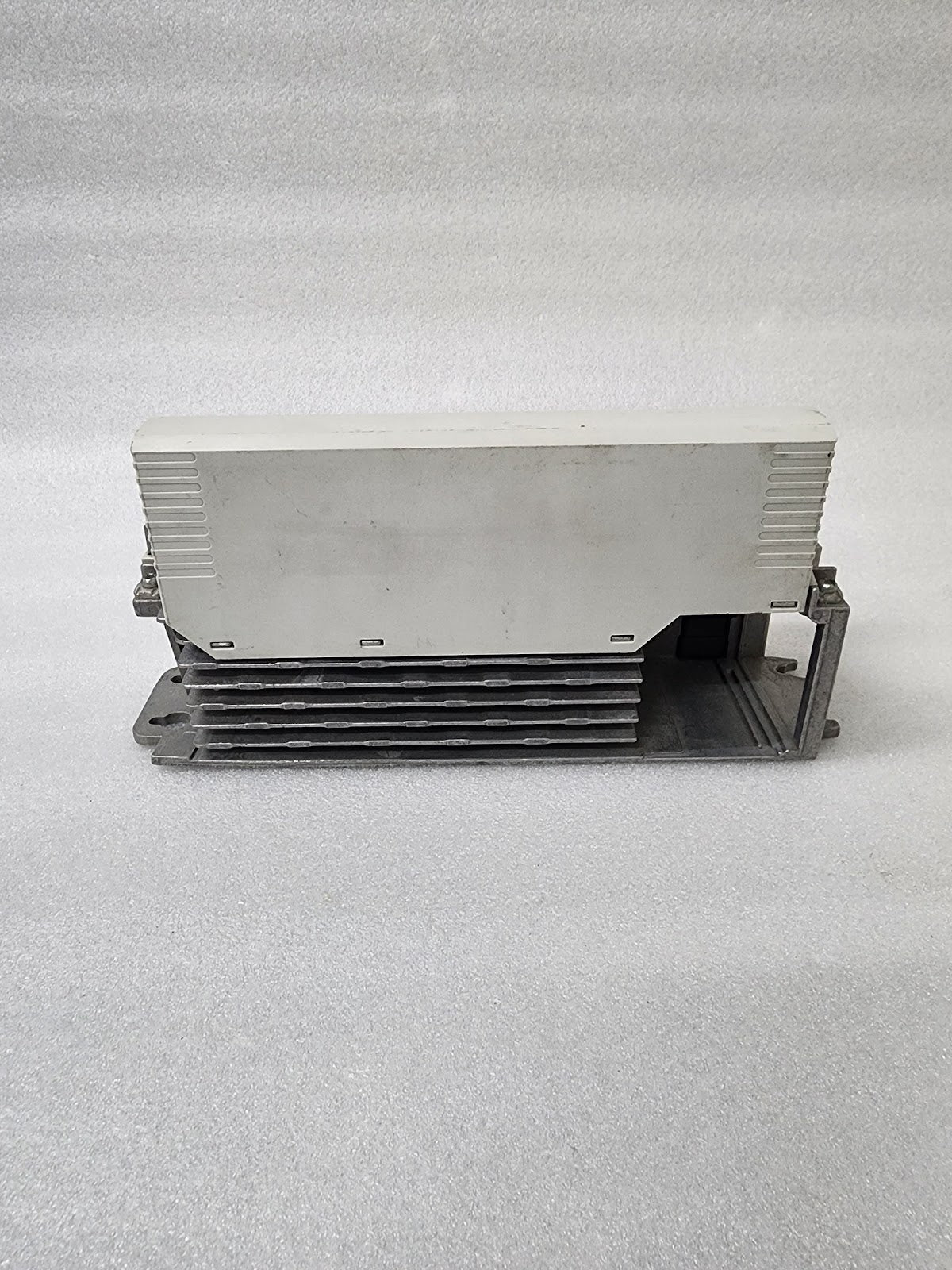 LENZE I55BE240F10V11000S INVERTER DRIVE 4KW/5HP 0-400/480V
