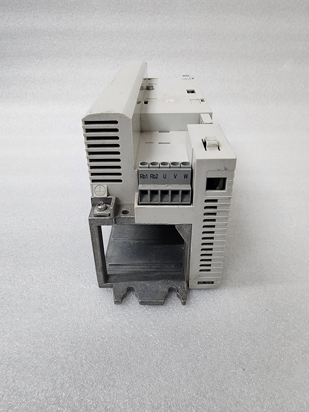 LENZE I55BE240F10V11000S INVERTER DRIVE 4KW/5HP 0-400/480V