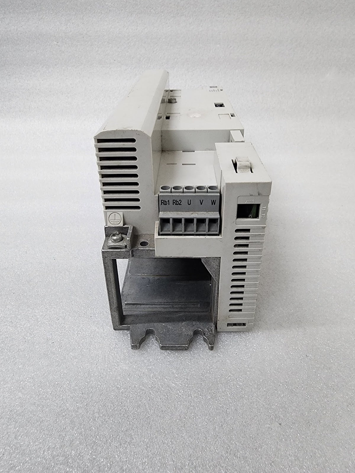 LENZE I55BE240F10V11000S INVERTER DRIVE 4KW/5HP 0-400/480V