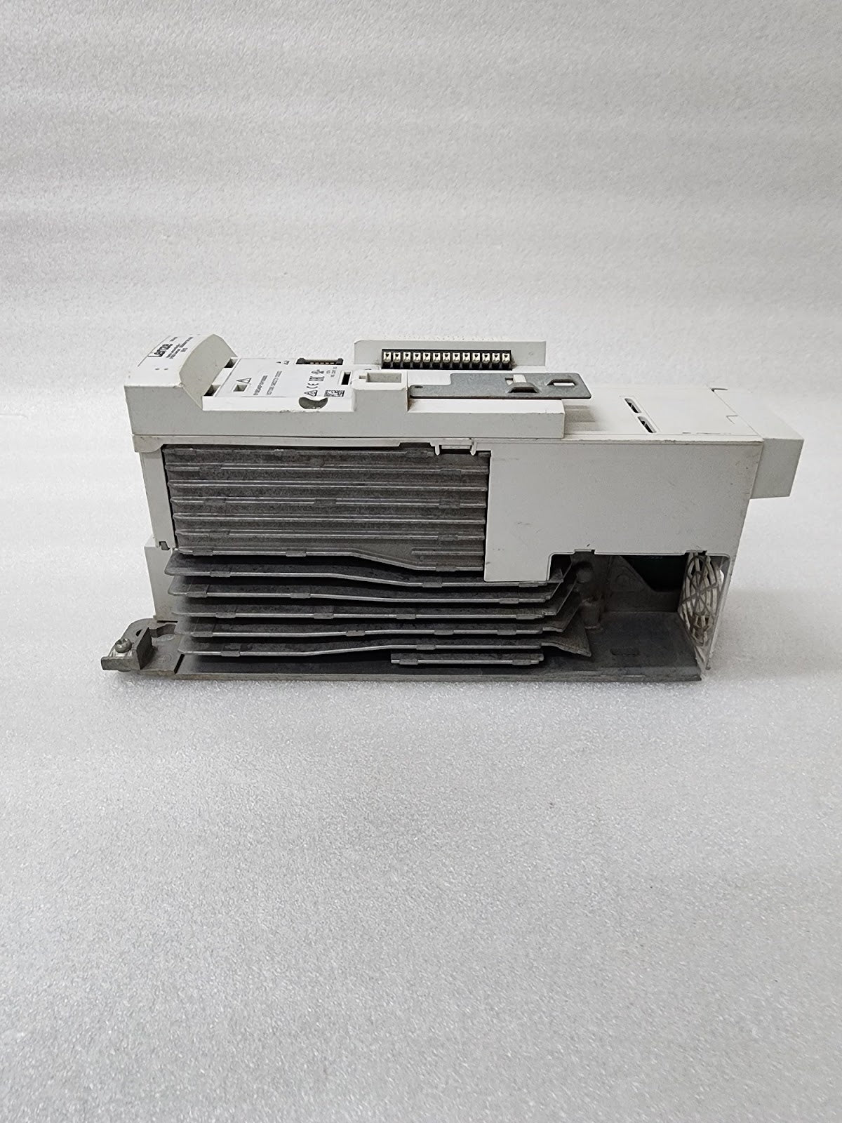 LENZE I51BE240F10V10000S INVERTER DRIVE 4KW/5HP 0-400/480V
