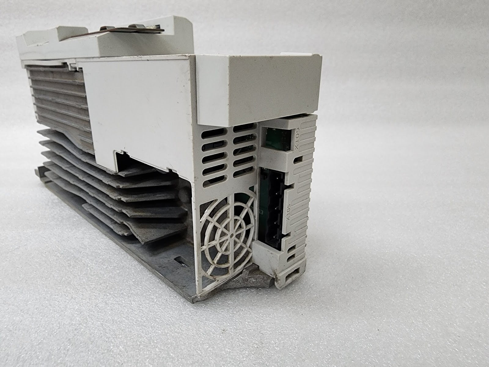 LENZE I51BE240F10V10000S INVERTER DRIVE 4KW/5HP 0-400/480V
