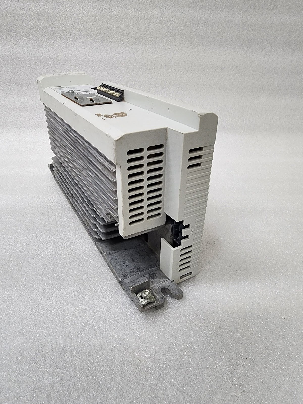 LENZE I51AE215F10V10000S INVERTER DRIVE 1.5KW/2HP 0-400/480V MADE IN GERMANY
