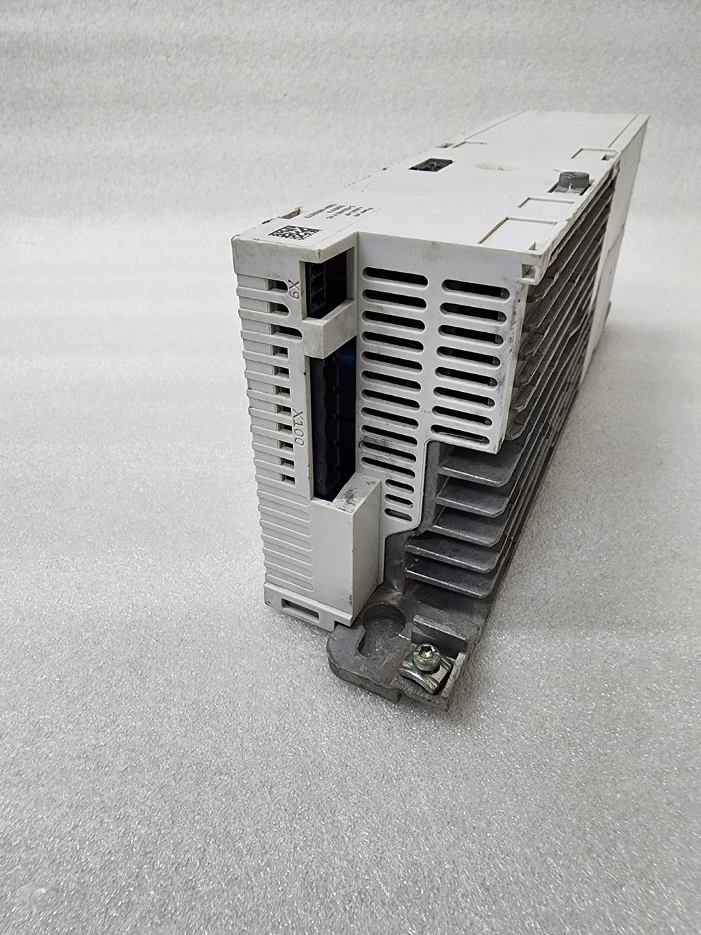 LENZE I51BE240F10V10000S INVERTER DRIVE 4KW/5HP 0-400/480V 9.5/8.2A