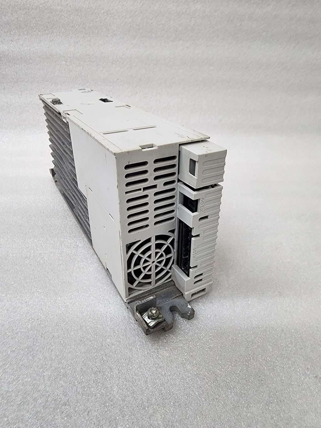 LENZE I51BE240F10V10000S INVERTER DRIVE 4KW/5HP 0-400/480V 9.5/8.2A