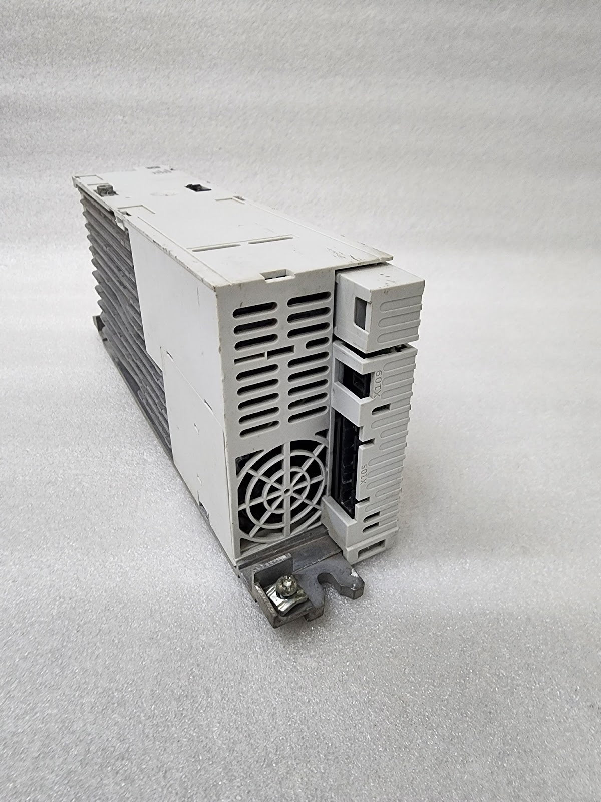 LENZE I51BE240F10V10000S INVERTER DRIVE 4KW/5HP 0-400/480V 9.5/8.2A