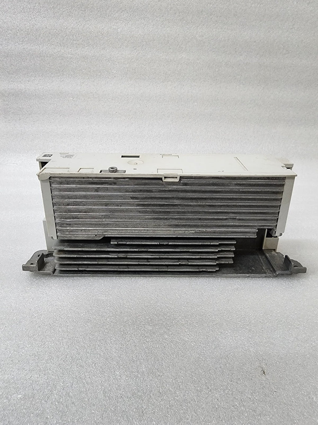 LENZE I51AE215F10V10000S INVERTER DRIVE 1.5KW/2HP 0-400/480V 3.9/3.5A