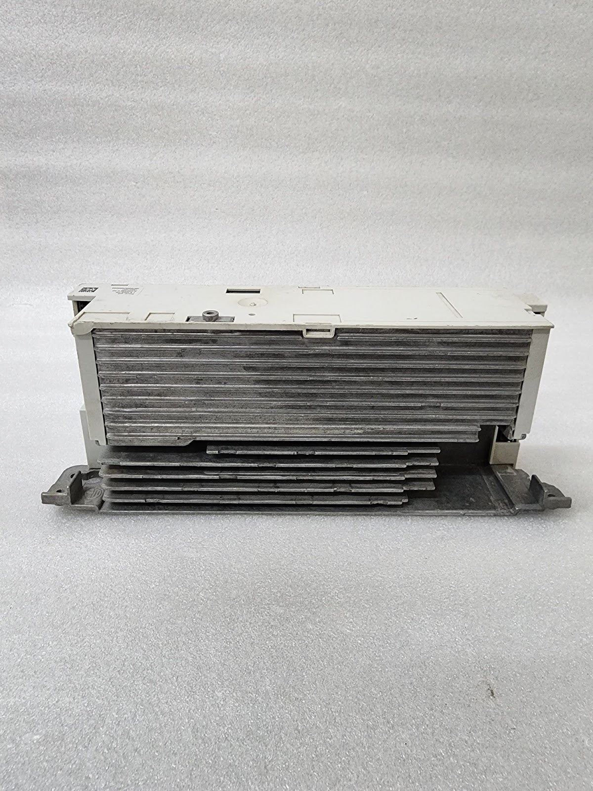 LENZE I51AE215F10V10000S INVERTER DRIVE 1.5KW/2HP 0-400/480V 3.9/3.5A