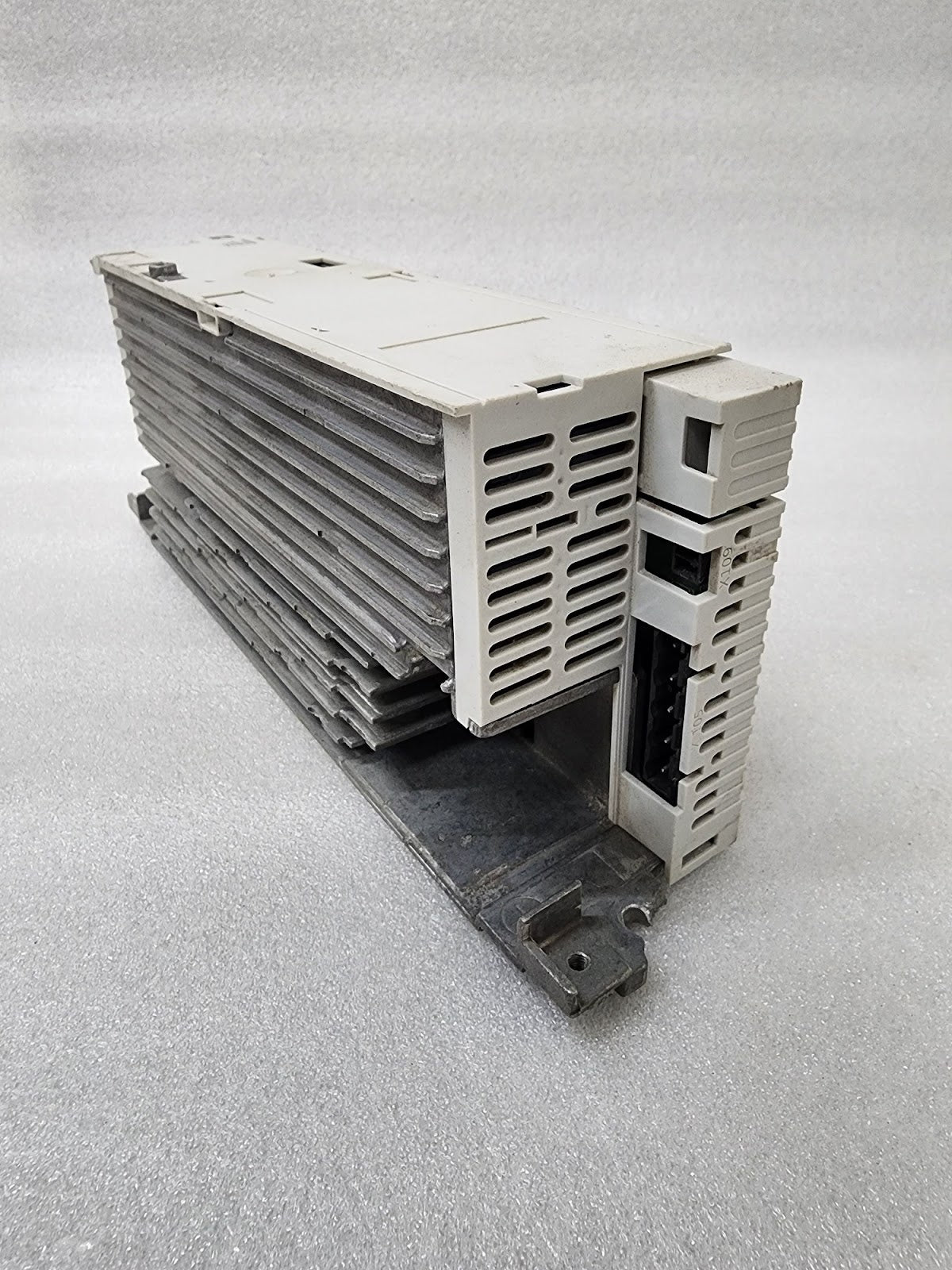 LENZE I51AE215F10V10000S INVERTER DRIVE 1.5KW/2HP 0-400/480V 3.9/3.5A
