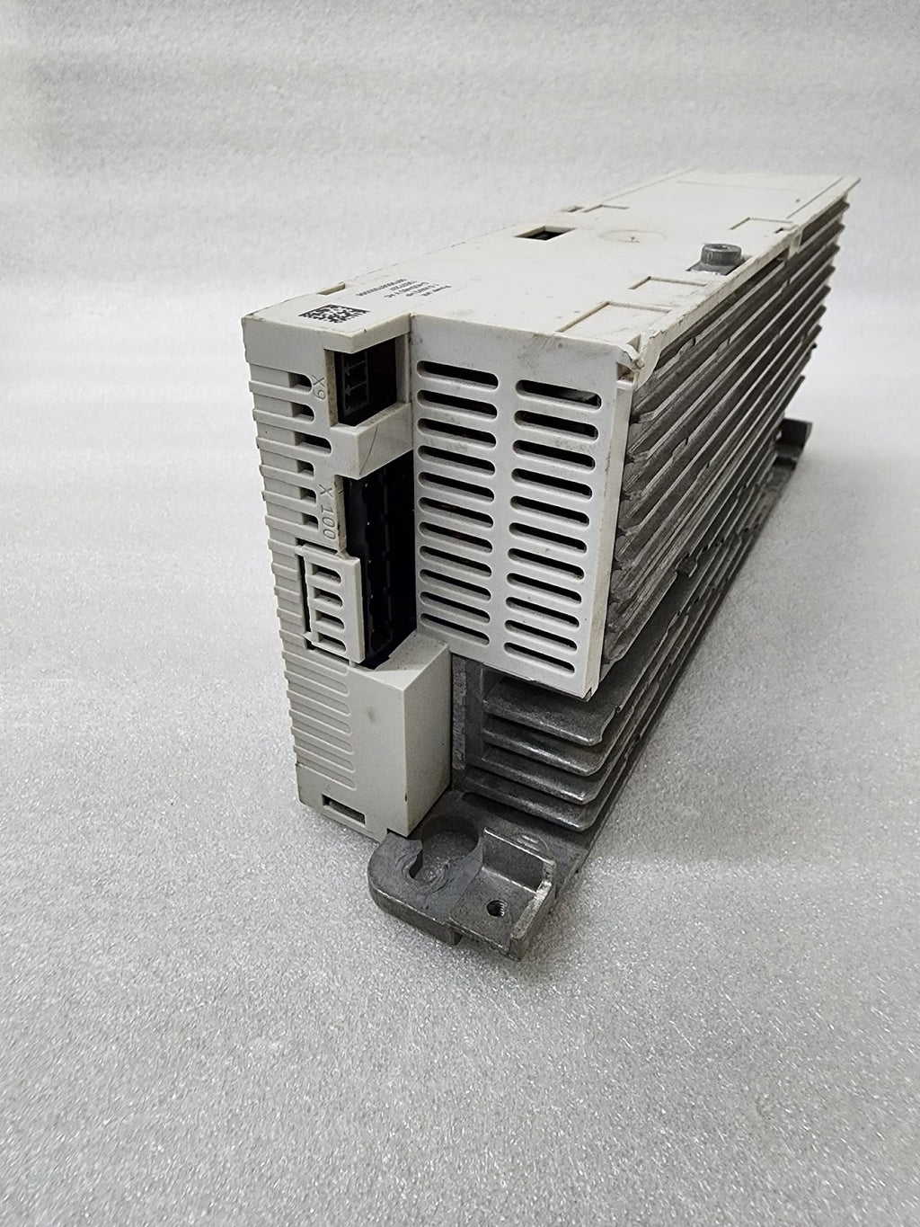 LENZE I51AE215F10V10000S INVERTER DRIVE 1.5KW/2HP 0-400/480V 3.9/3.5A