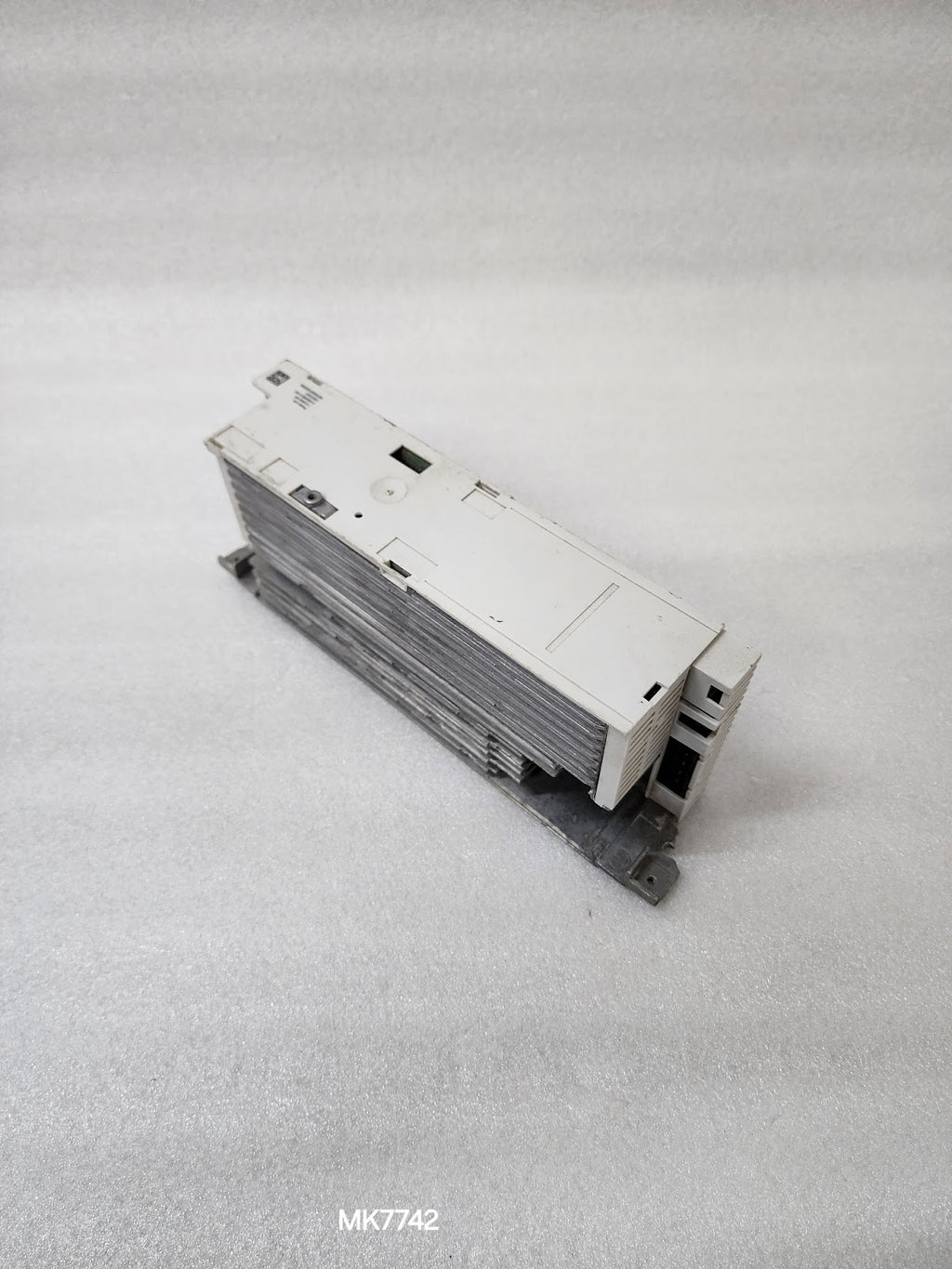 LENZE I51AE215F10V10000S INVERTER DRIVE 1.5KW/2HP 0-400/480V 3.9/3.5A