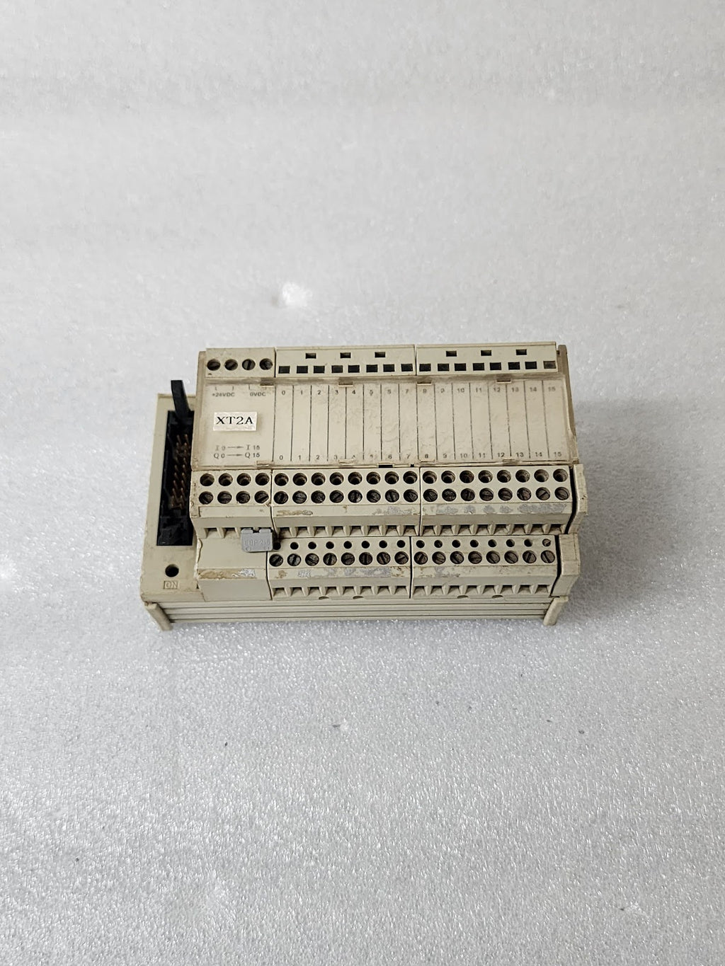 ABE7-H16R21 16 I/O PASSIVE CONNECTION SUB BASE