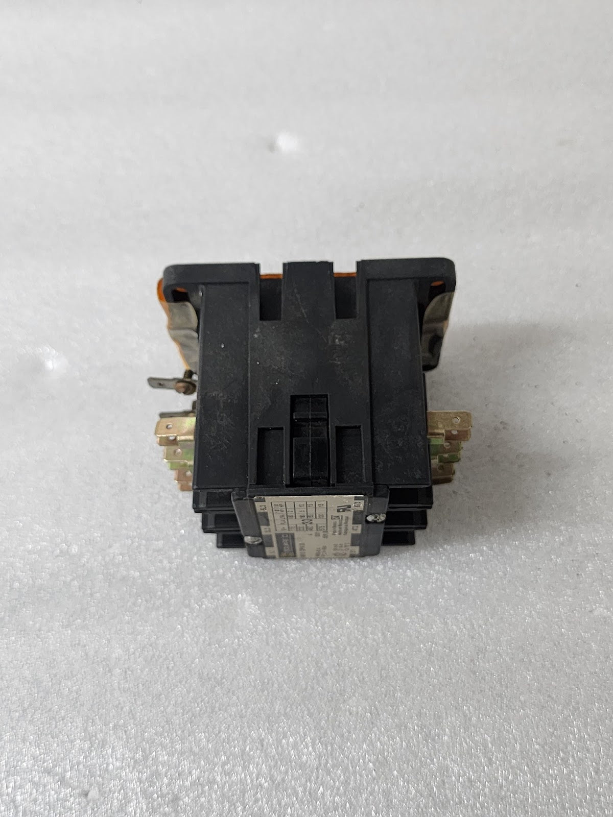 SQUARE D 8910DPA33 3-POLE DIFINITE PURPOSE MAGNETIC CONTACTOR 110-120V