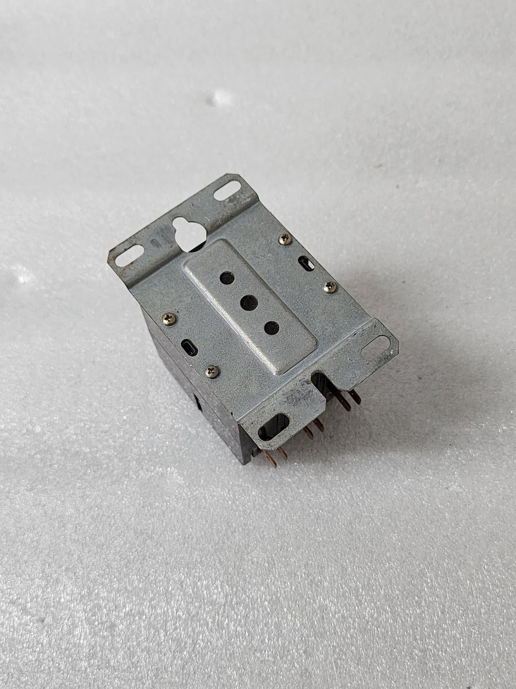 ARROW HART CONTROLS ACC438UMM20 3-POLE CONTACTOR 50A COIL VOLTAGE 120V