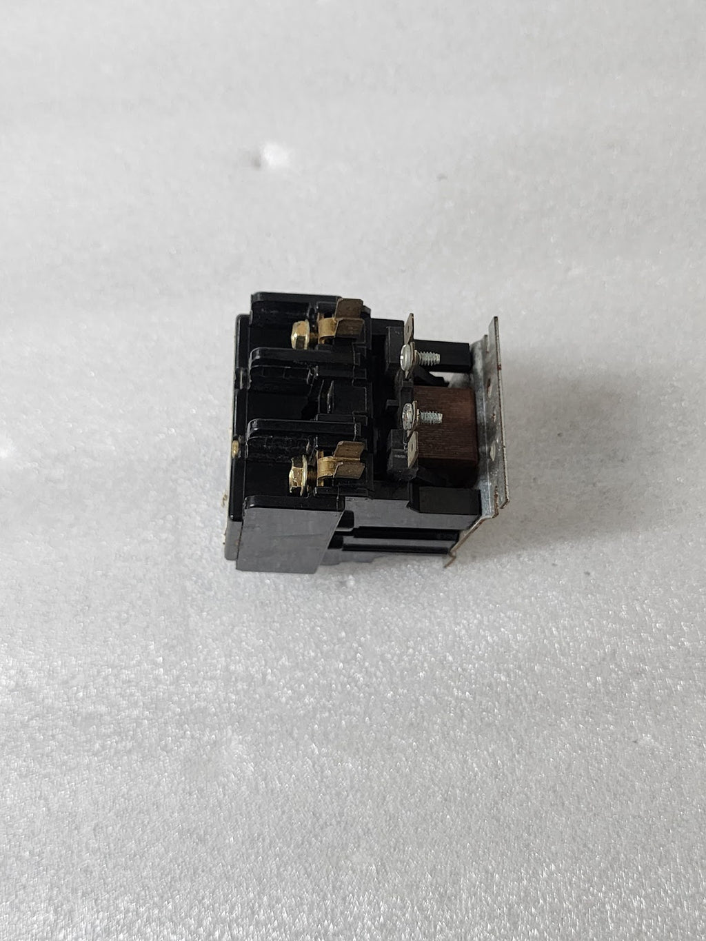 ARROW HART CONTROLS ACC220UMM20 3-POLE CONTACTOR 25A COIL VOLTAGE 120V
