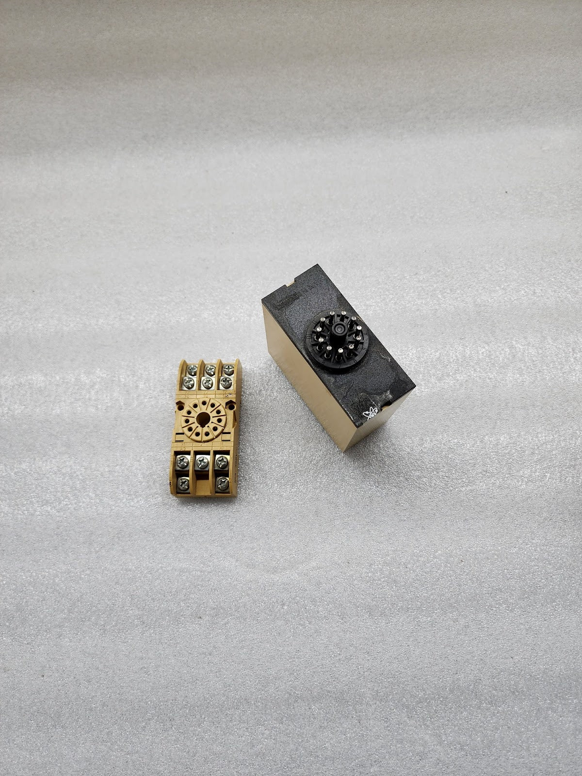 ELECTROMATIC SB215220 INTERVAL TIMER 220VAC