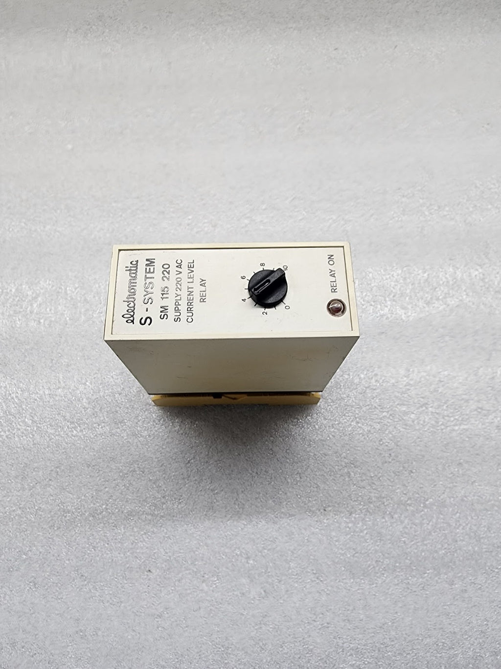 ELECTROMATIC SM115220 CURRENT LEVEL RELAY 220V