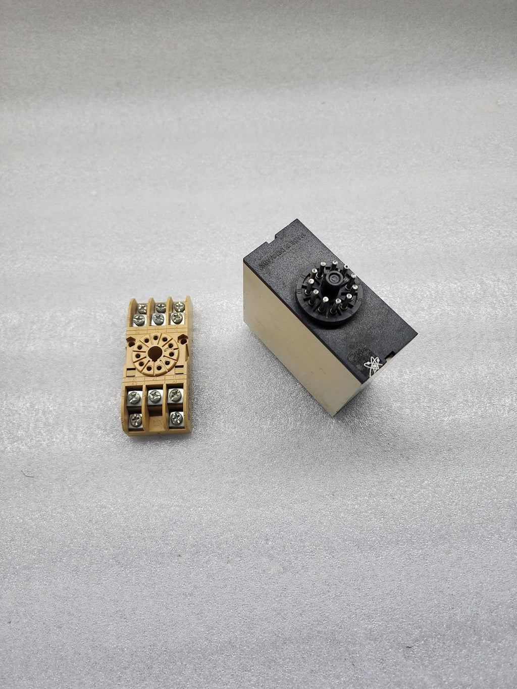 ELECTROMATIC SM115220 CURRENT LEVEL RELAY 220V