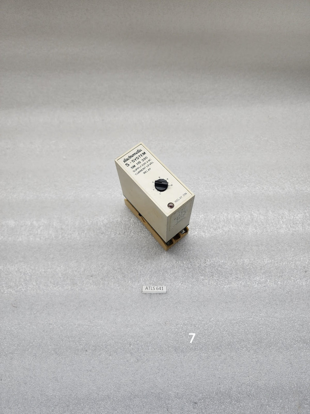 ELECTROMATIC SM115220 CURRENT LEVEL RELAY 220V