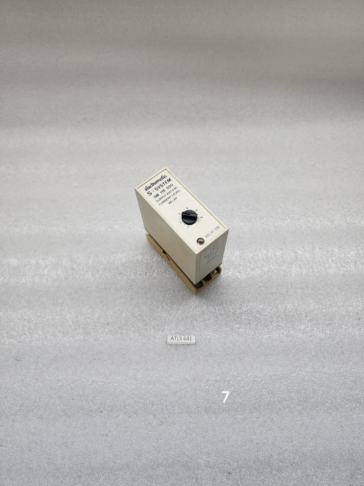 ELECTROMATIC SM115220 CURRENT LEVEL RELAY 220V