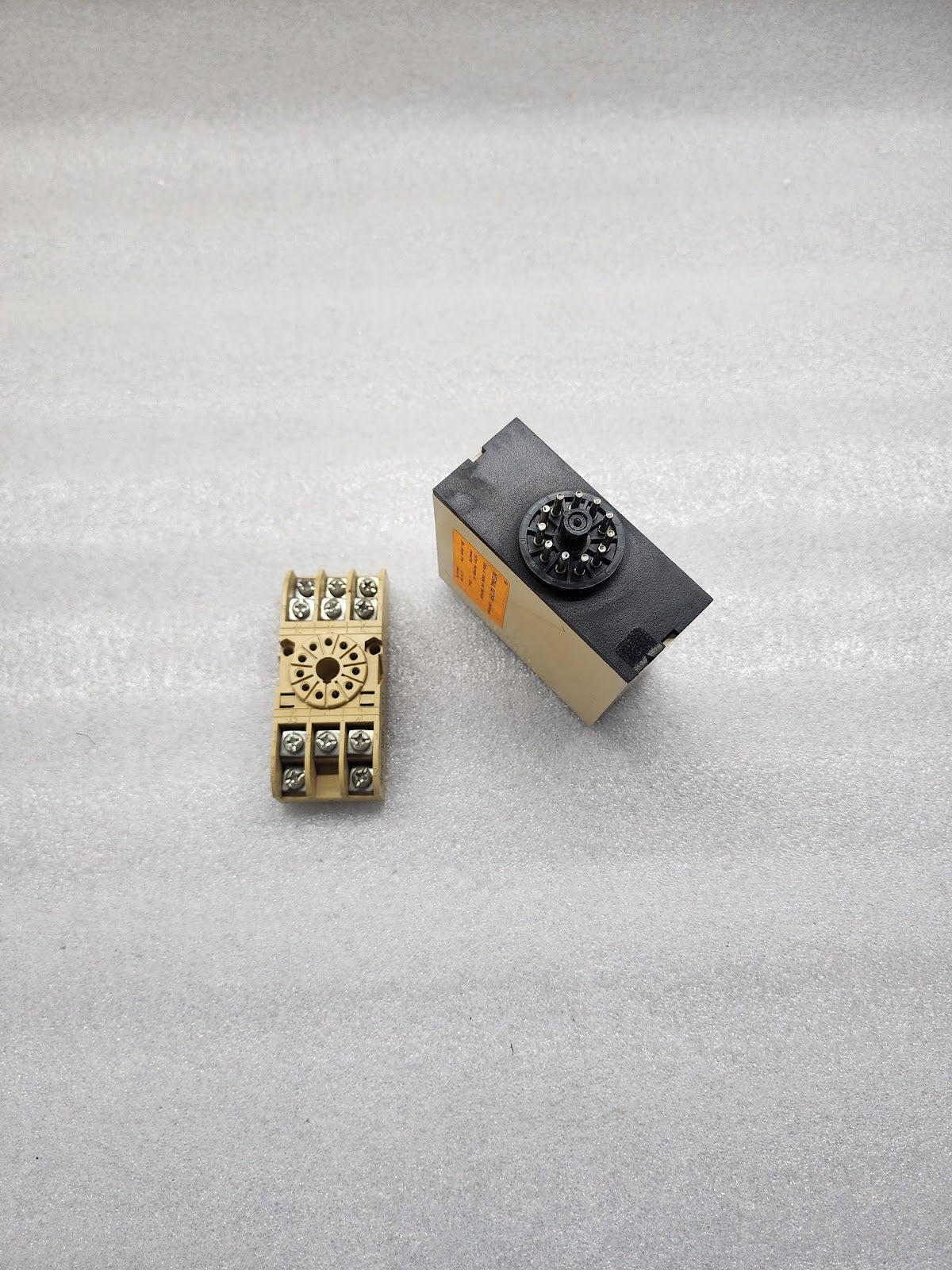 ELETROMATIC SB135230 DELAY ON RELEASE AFTER DEENERGIS 230V