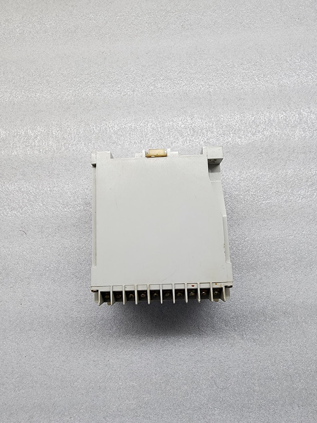 SELCO T2200-09 3-PHASE OVER-CURRENT RELAY 380-440V 5A
