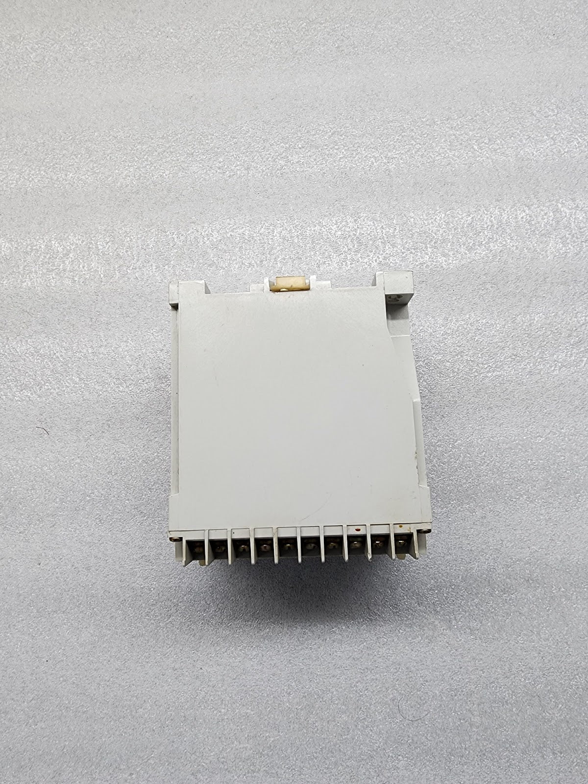 SELCO T2200-09 3-PHASE OVER-CURRENT RELAY 380-440V 5A