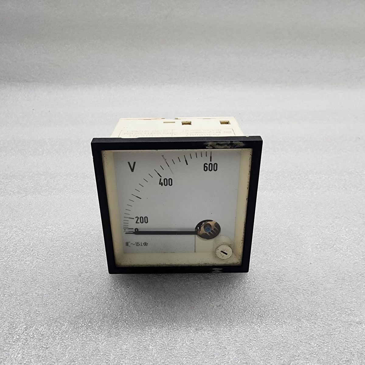 VOLT METER 0-600 V