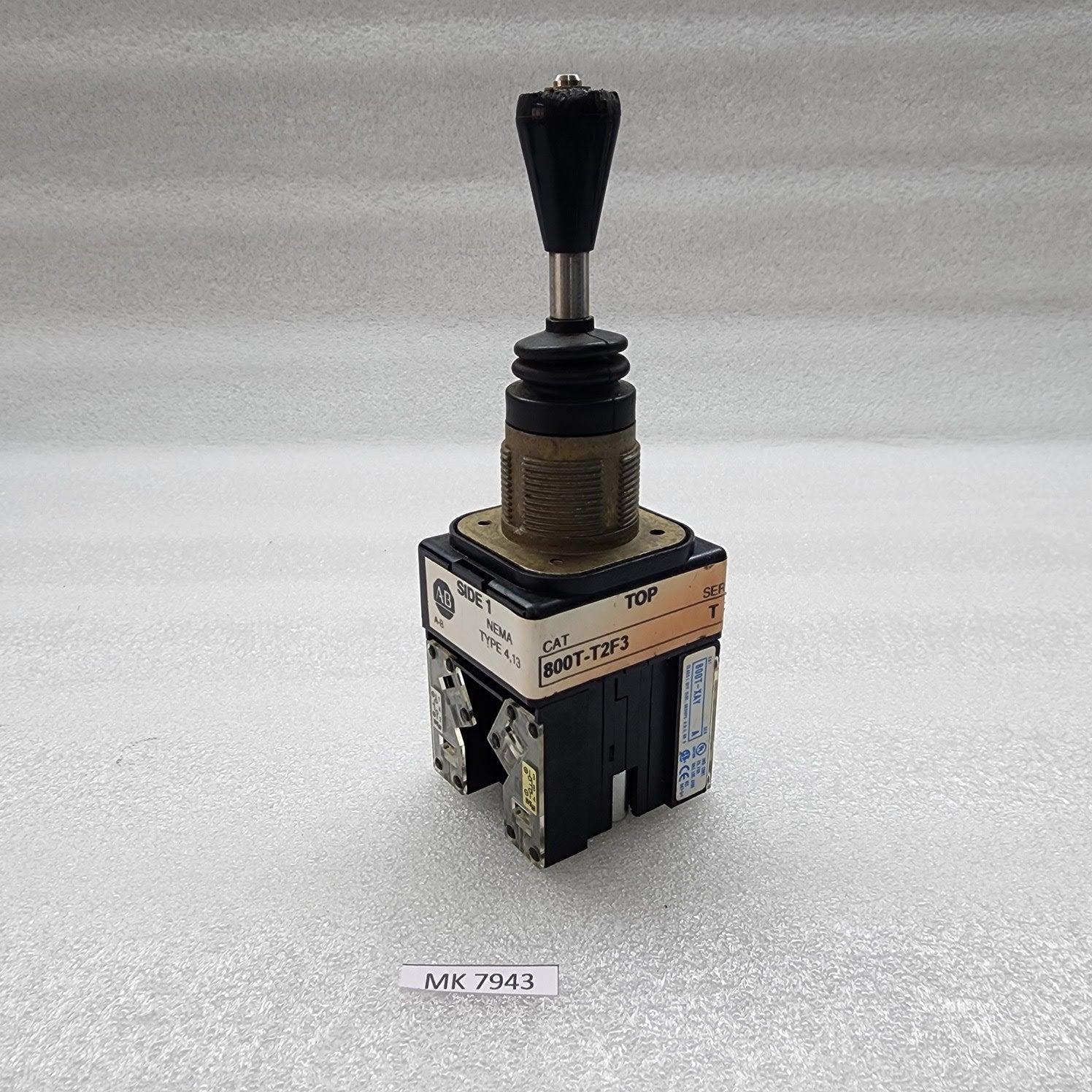 ALLEN BRADLEY CAT 800T-T2F3 SER T CONTACT JOYSTICK 800T-XAY