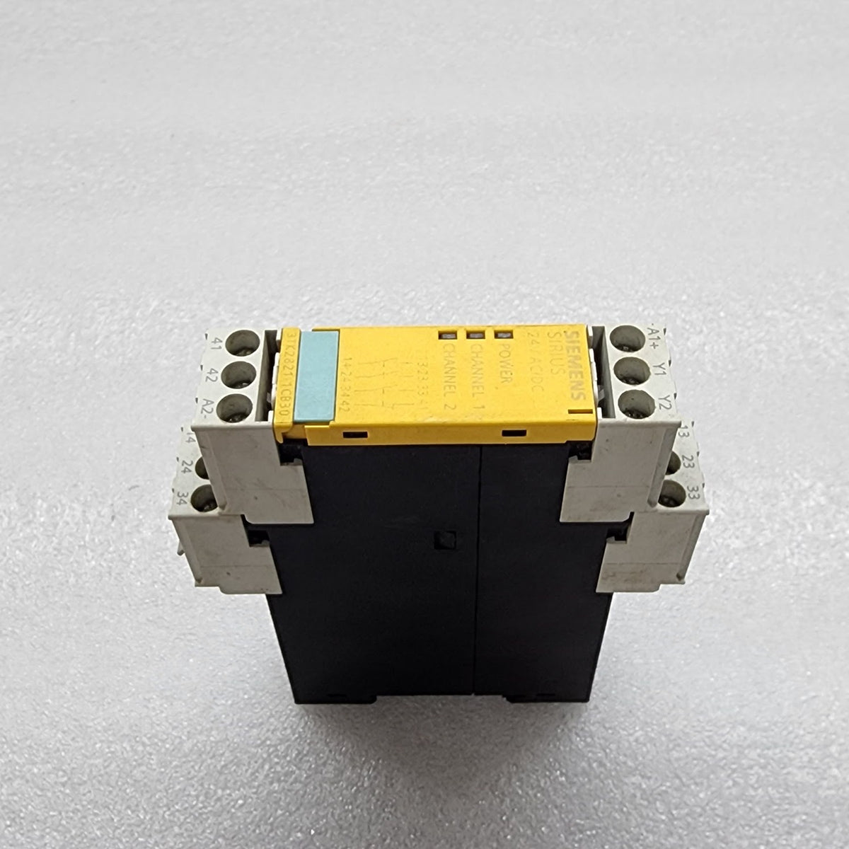 SIEMENS 3TK2821-1CB30 SAFETY RELAY